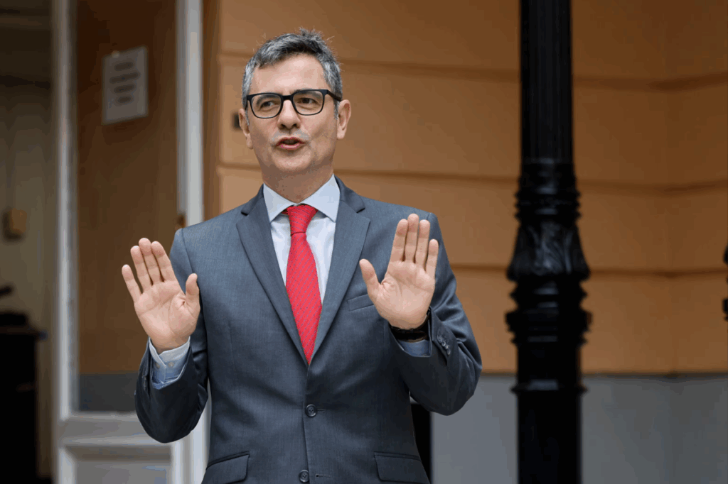 El ministro de la Presidencia, Justicia y Relaciones con las Cortes, Félix Bolaños. / SERGIO PEREZ (EFE)