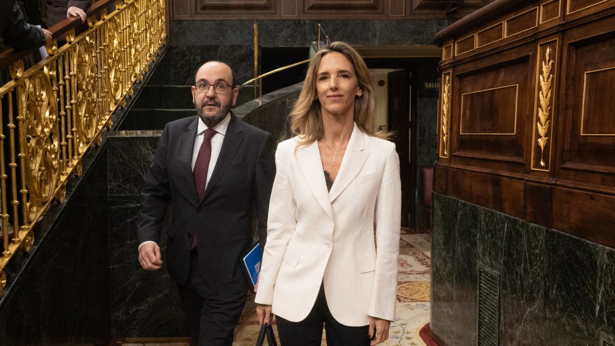 Albares y Álvarez de Toledo se enzarzan en el Congreso por la postura de  España ante Venezuela - La Gaceta de Canarias