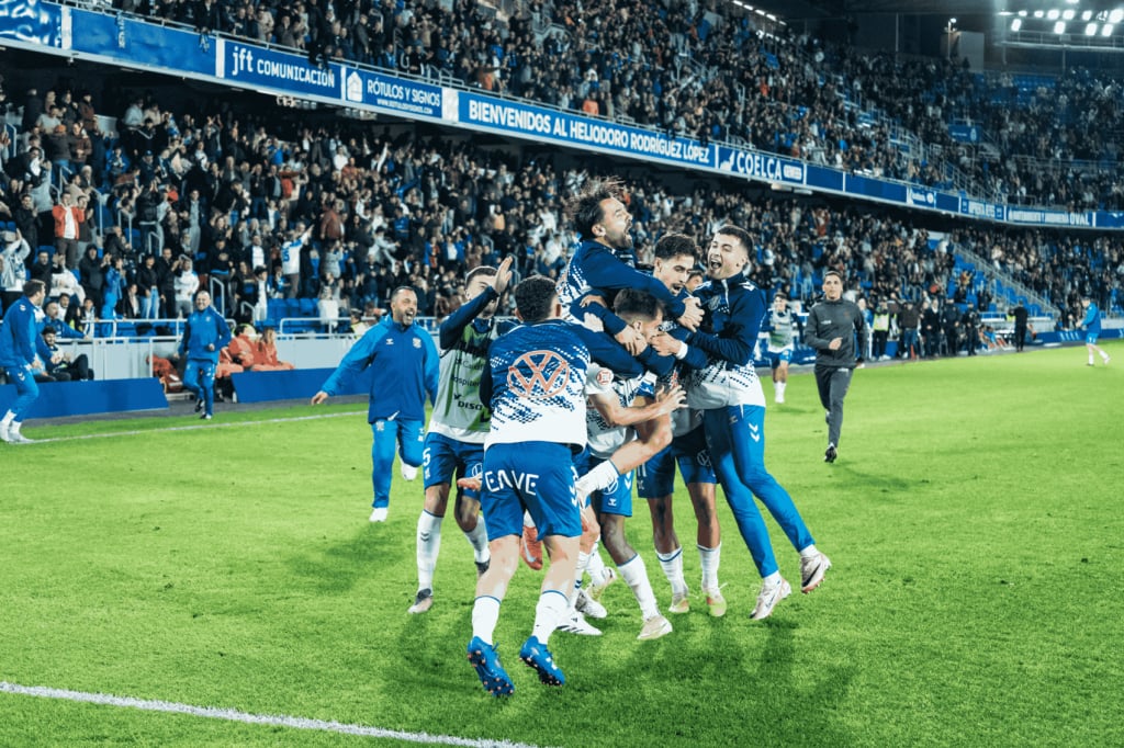 El CD Tenerife celebrando una victoria