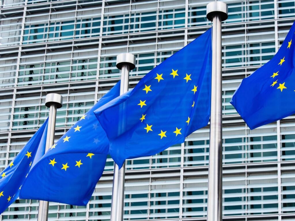Banderas en el exterior del Parlamento Europeo