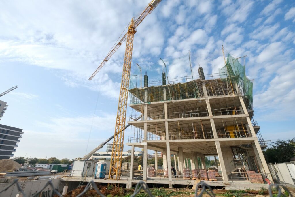 Construcción de un edificio de viviendas