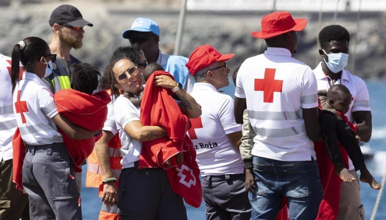 Cruz Roja recibe a migrantes en El Hierro