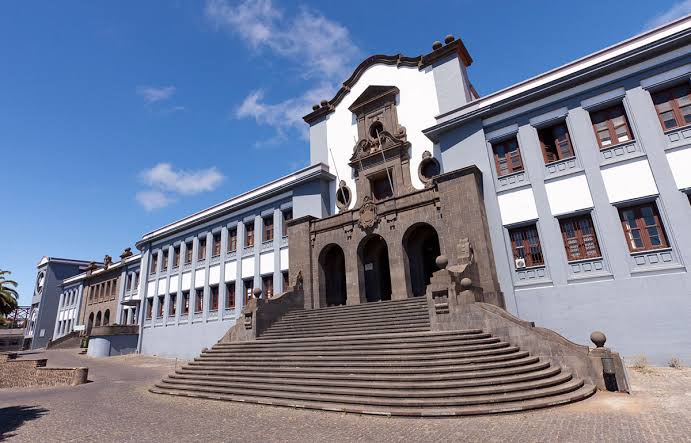 Fachada de la ULL
