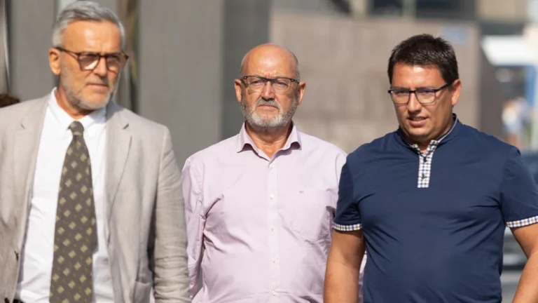 diputado-psoe-juan-bernardo-fuentes-curbelo-alias-tito-berni-abogado-llegada-declarar-juzgado-instruccion-numero-4-santa-cruz-tenerife-