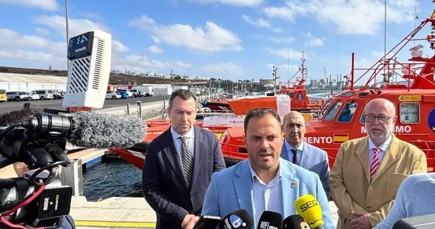 Alcalde de Arrecife hablando a los medios