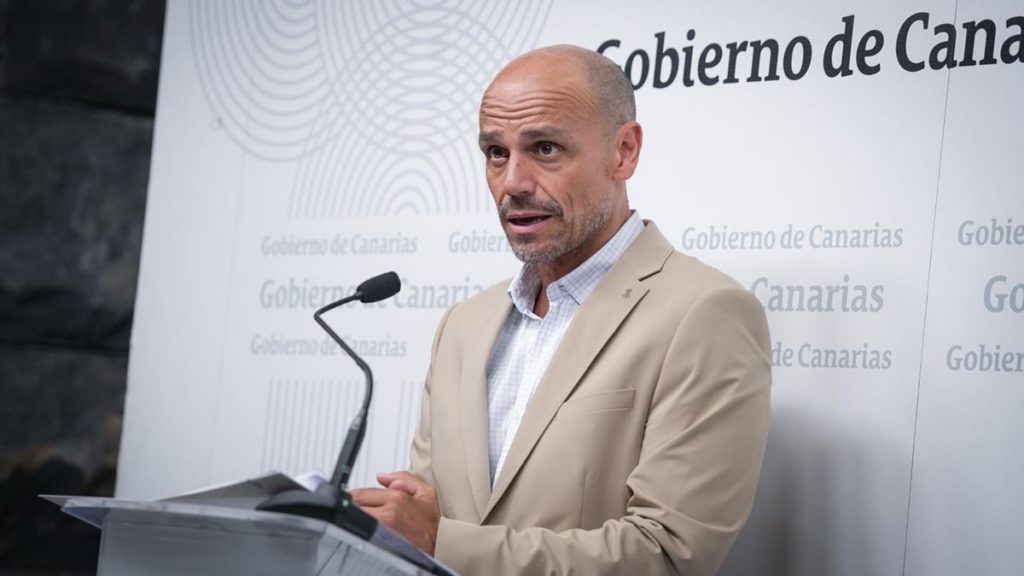 Alfonso Cabello compareciendo