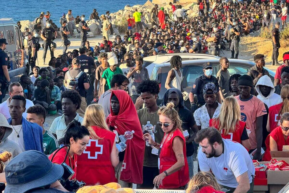 inmigrantes cruz roja ceuta