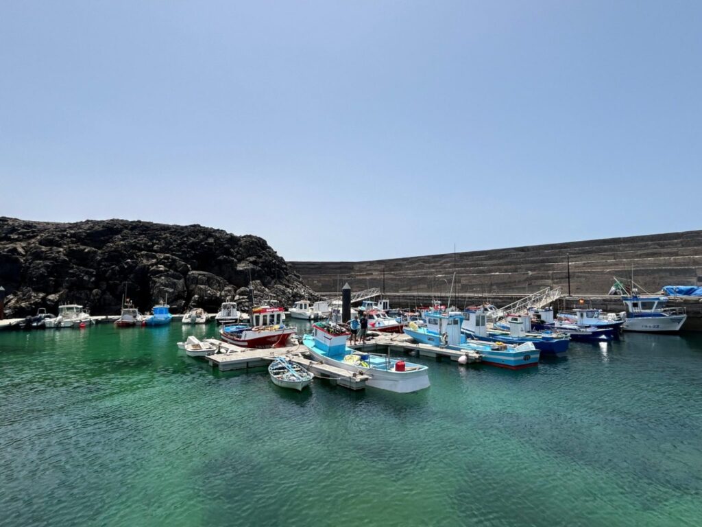 Puerto de pescadores en Canarias