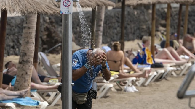 calor canarias hombre agua