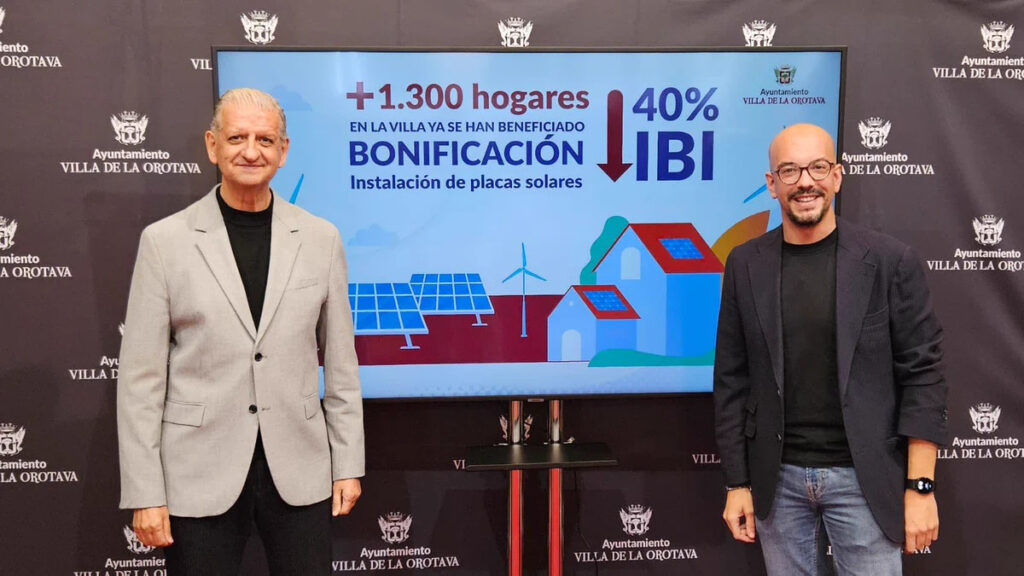 Felipe David Benítez junto al alcalde de La Orotava