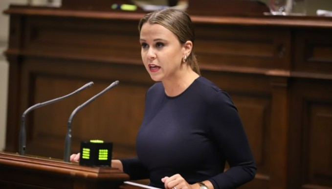 jennifer curbelo parlamento de canarias