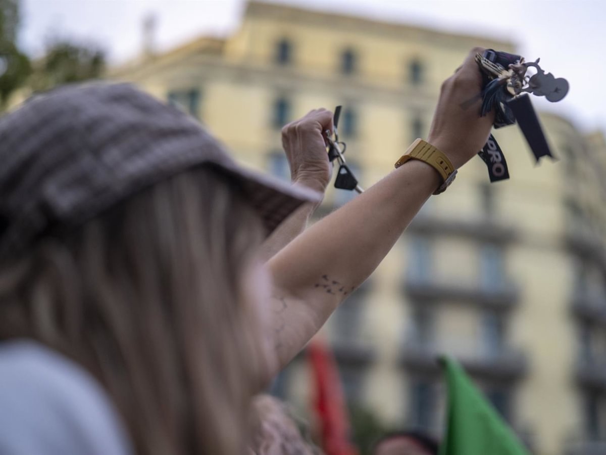 manos llaves vivienda protesta