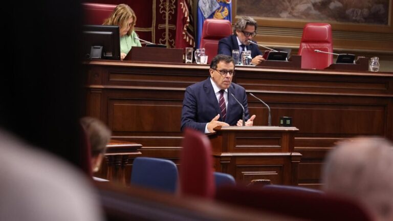Manuel Miranda en el Parlamento de Canarias
