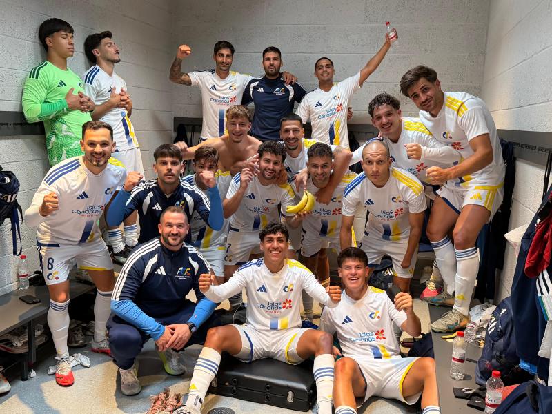 la Seleccion de Canarias celebra su triunfo Copa de las Regiones UEFA