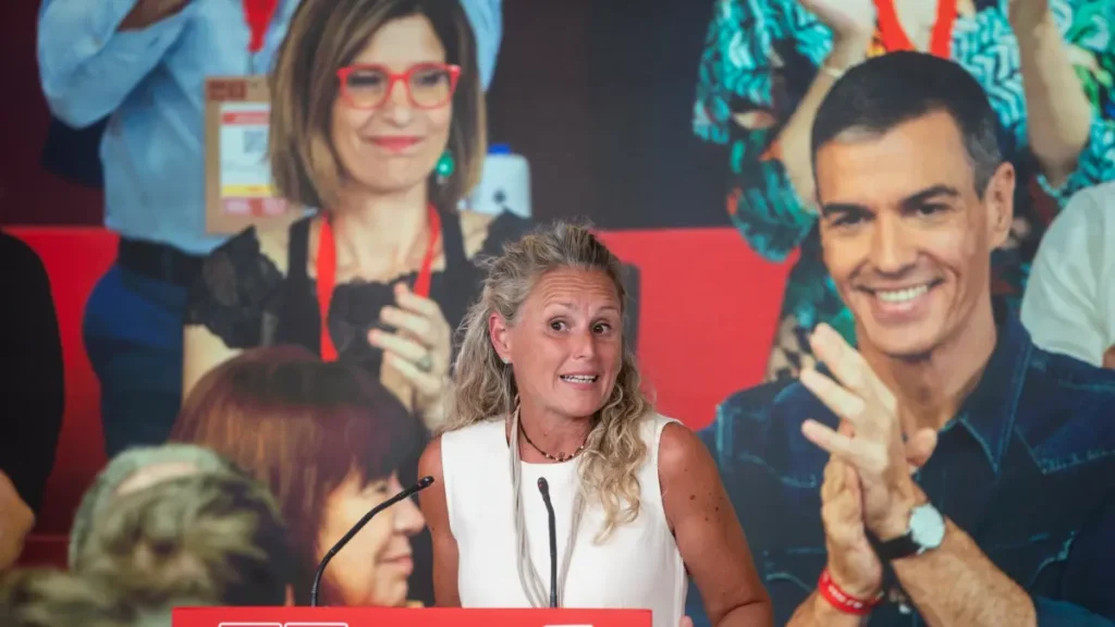 Montse Mínguez Sánchez detrás