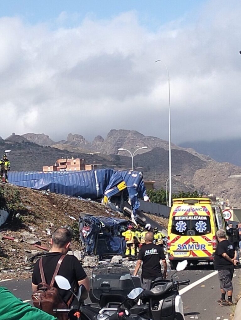 Accidente mortal de camión en TF-5 a la altura de Somosierra